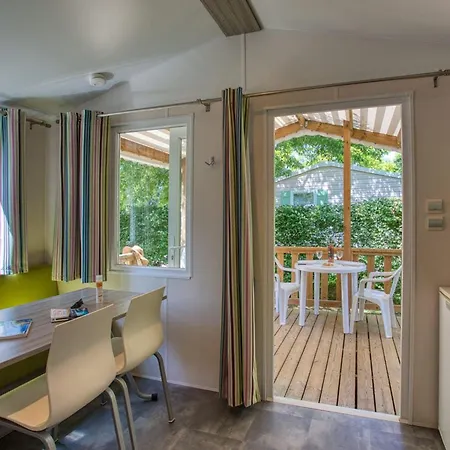 مكان تخييم Mobil-home Avec Terrasse A - Api-1-52-1141 *